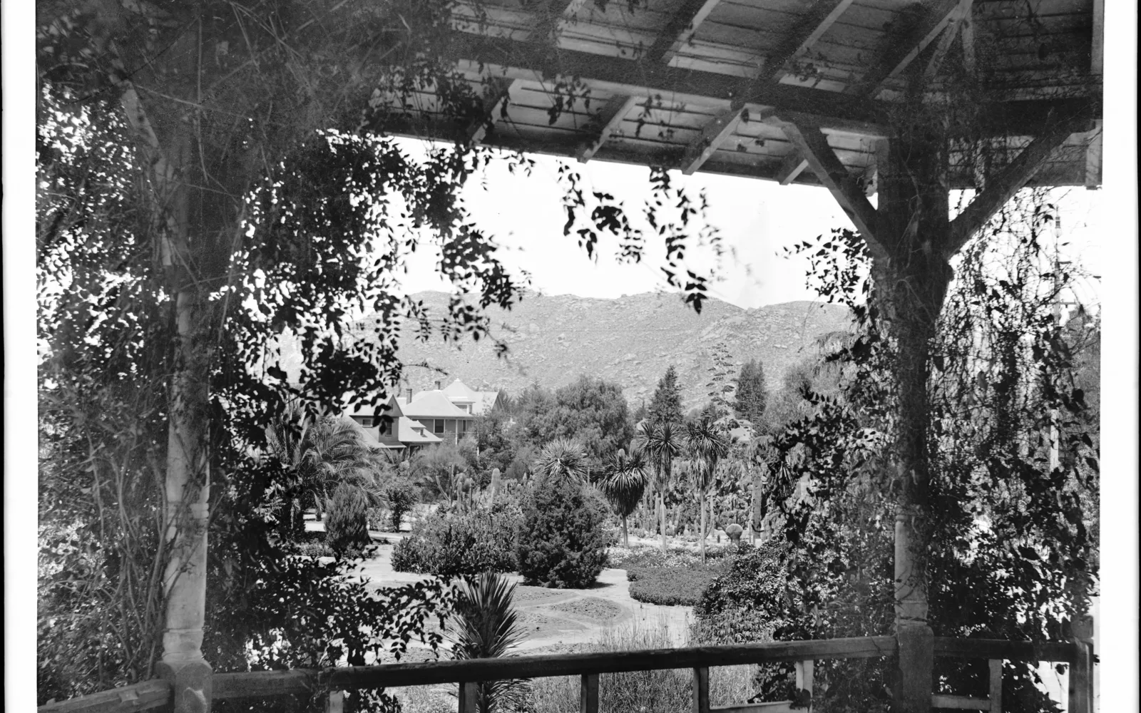 Mountain home with extensive garden in Riverside, California, circa 1900